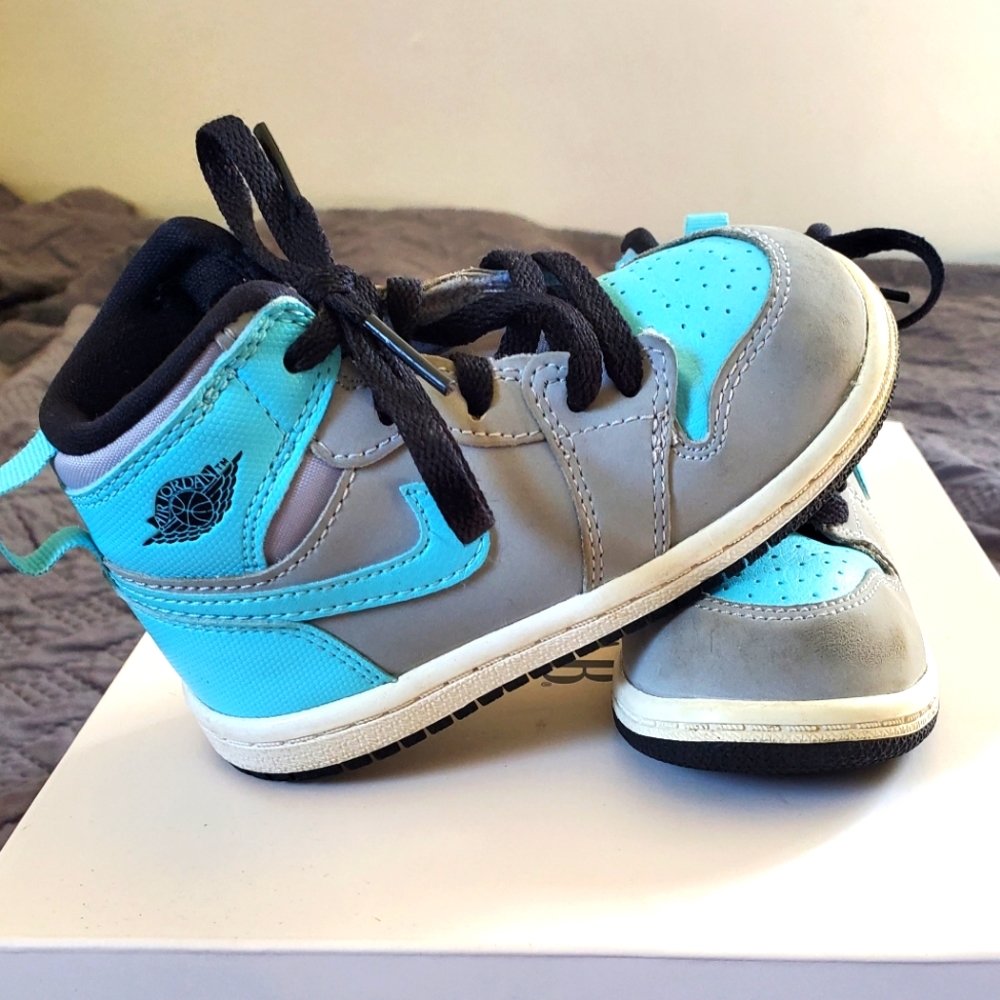 Size 7C Nike Tiffany blue Jordan high Tops